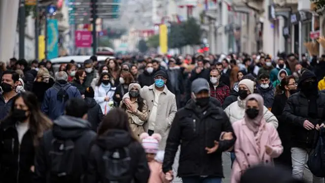 Kalabalık sokak görüntüsü