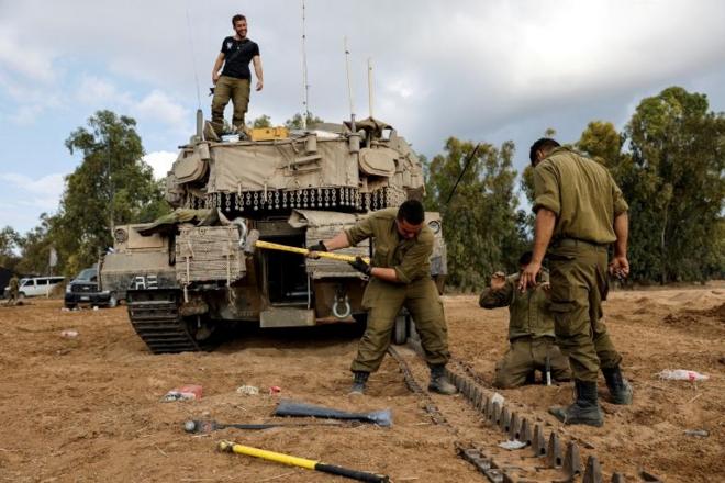 دبابات إسرائيلية منتشرة على حدود غزة