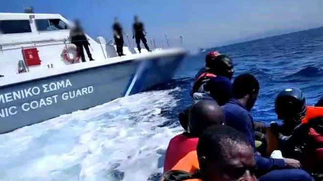 Лодка с нелегалами