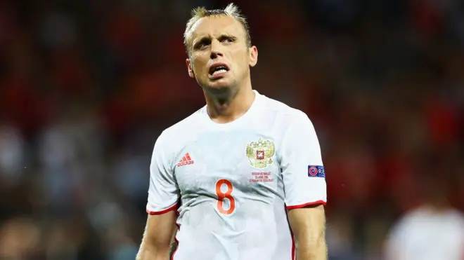 Полузащитник "Спартака" и сборной России Денис Глушаков участвовал в последнем на данный момент официальном матче россиян, который они проиграли сборной Уэльса со счетом 0:3