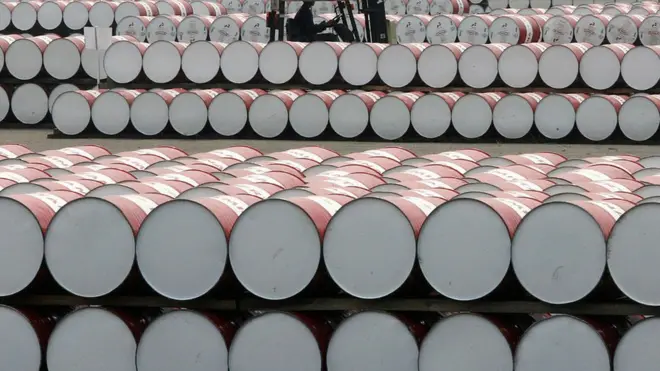 در آمریکا برخی از سیاست‌مداران از دولت جو بایدن انتقاد می‌کنند که در اعمال تحریم‌های نفتی علیه ایران از خود سختگیری نشان نمی‌دهد.