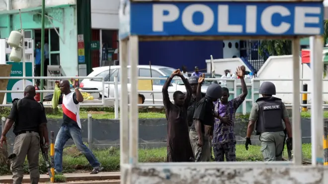 La police réclame justice après la mort de trois officiers
