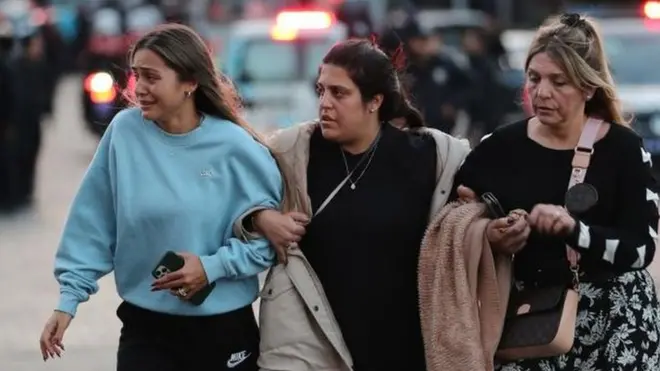 Saksi mata lainnya, Cemal Denizci, berada sekitar 50 meter dari tempat ledakan terjadi. "Ada asap hitam. Suaranya sangat kuat, hampir memekakkan telinga," katanya kepada AFP.