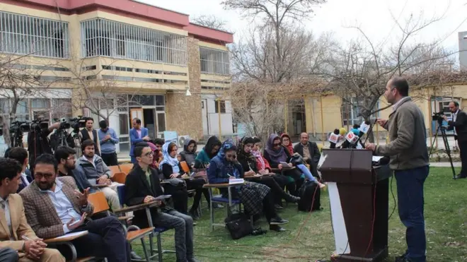 آقای خلوتگر می‌گوید سخنگویان حکومت با رسانه‌ها دوگانه برخورد می‌کنند