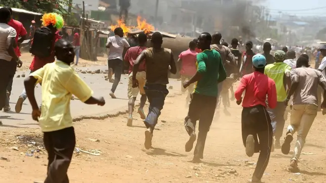 Supporters of NASA dey run during clash with security for Kisumu