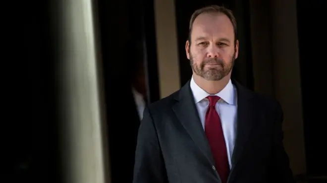 Бывший помощник Трампа Рик Гейтс решил признать свою вину и пойти на сотрудничество с командой спецпрокурора Мюллера