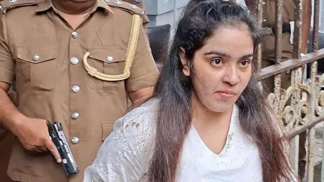 ඉෂාරා සෙව්වන්දි අධිකරණය වෙත රැගෙන යමින්