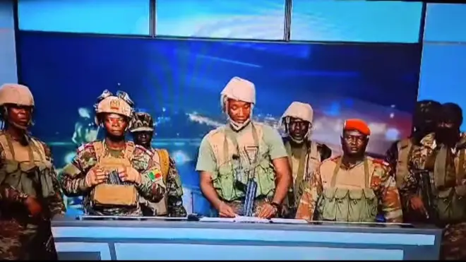 Awon ologun lasiko ti wọn n kede gbigba ijọba ni Ilẹ Olominira Benin