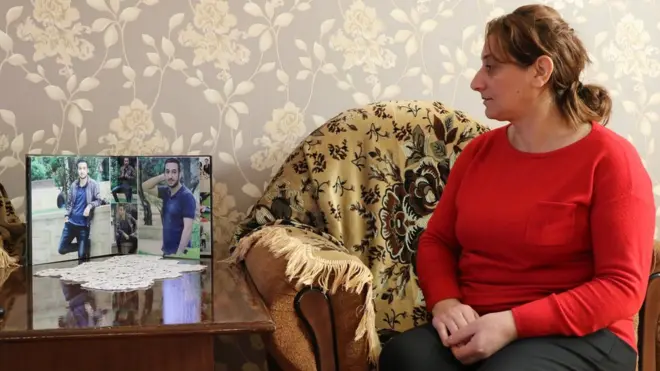 Bayram Məmmədovun anası Sevinc Məmmədova oğlunun həbsiylə özünün də hüquqlarının pozulduğunu bildirir.