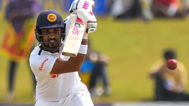 دنیش چندی مل ایک بار پھر عمدہ بیٹنگ کرتے ہوئے ٹیم کی پوزیشن کو مستحکم بنا دیا ہے