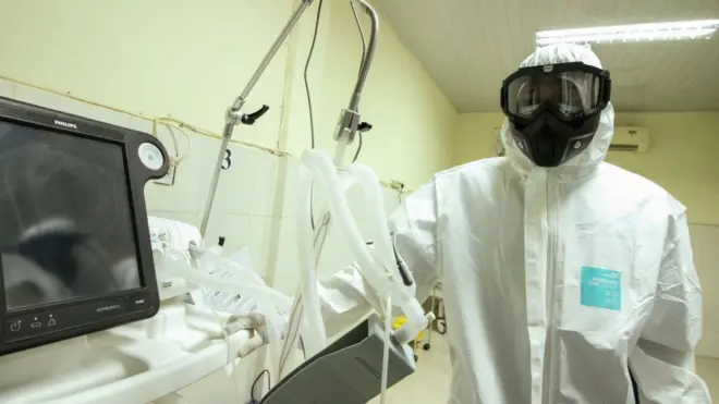 Ilustrasi alat tenaga medis di suatu rumah sakit di Indonesia.