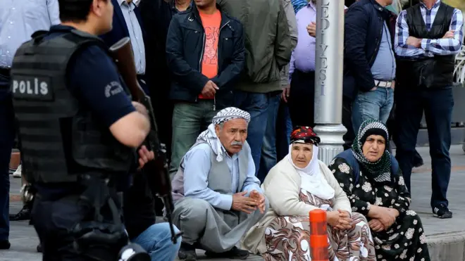 تخشى دول غربية حليفة لتركيا أن تستعمل الحملة ضد شبكة غولن لقمع المعارضة.