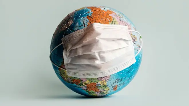 Mundo con mascarilla