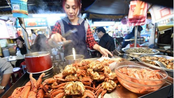 台北的南門市場主要特色就是外省食材，這點可以從商家的招牌得窺一二。
