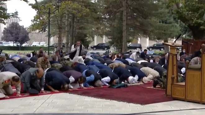 Molitva uprkos raketama