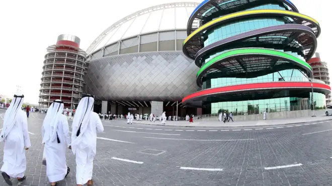 الاتحاد الدولي لكرة القدم فيفا يقول إنه على اتصال مستمر مع اللجنة القطرية لتنظيم نهائيات كأس العالم