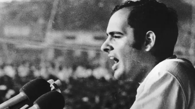 अमेठी मतदार संघातून पहिल्यांदा संजय गांधी पराभूत झाले होते.