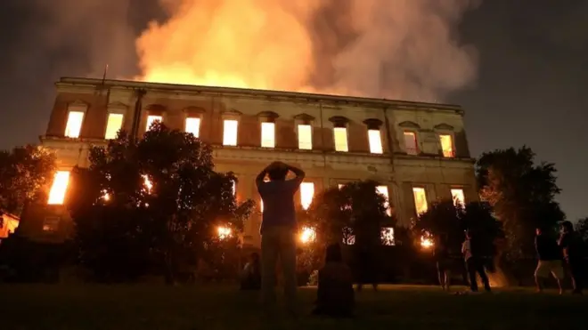 Incendio en el Museo Nacional de Brasil.