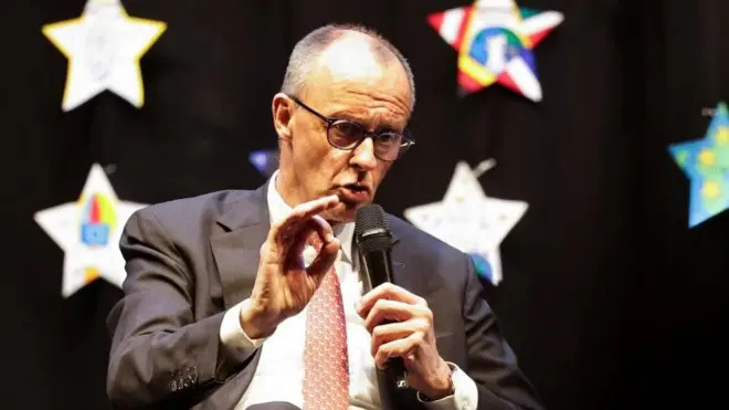 El canciller Frederich Merz hablando en el Instituto Carolus-Magnus