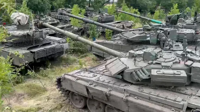Шесть российских танков
