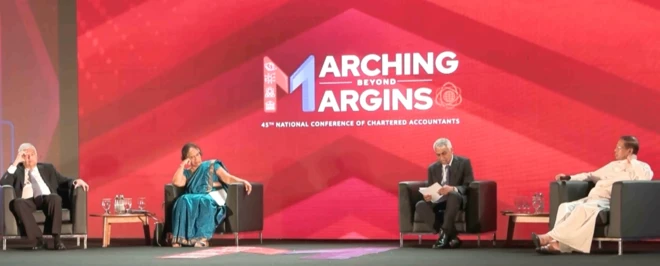 "ජනාධිපතිතුමියනි උගතුන් ඉන්නවා හොරකම් කරන. අමාත්‍යාංශවල ඇමතිට හොරකම් කරන්න බෑ අමාත්‍යාංශ ලේකම් සහ ප්‍රධාන ගණකාධිකාරීවරයයි දන්නේ නැතුව. ඊට පස්සේ තමා ඒ දෙන්නත් පටන් ගන්නවා මහ ඒකා එහෙම නම් අපිත් පොඩ්ඩක් ගහනවා කියලා."
