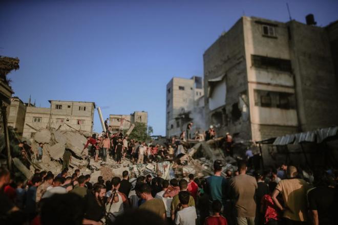 Civis e equipesblaze jogos gratisresgate palestinas vasculham os escombros dos edifícios destruídos durante os ataques aéreos israelenses no sul da Faixablaze jogos gratisGaza, especialmenteblaze jogos gratisKhan Yunis, Gaza,blaze jogos gratis4blaze jogos gratisnovembroblaze jogos gratis2023