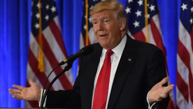 特朗普在记者会上拒绝回答来自Buzzfeed和CNN记者的提问