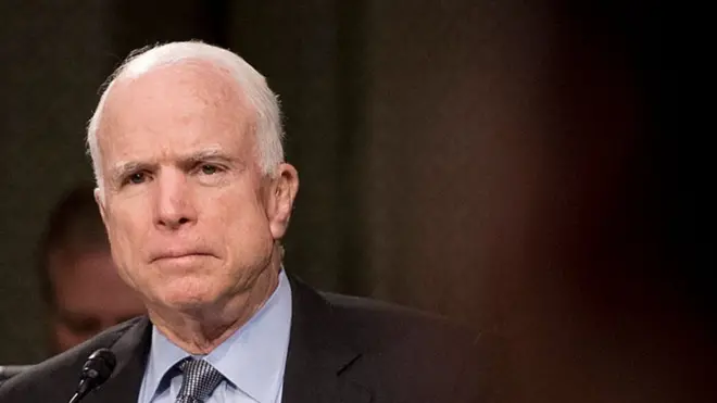 John McCain escribió una carta al pueblo estadounidense antes de morir en la que también aparecen veladas críticas al presidente Trump.