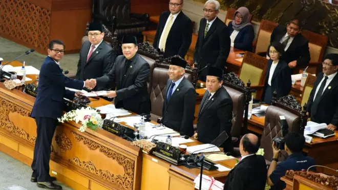 Ketua Panitia Khusus Angket KPK Agun Gunandjar menyelesaikan tugasnya dengan menghasilkan rekomendasi buat KPK.