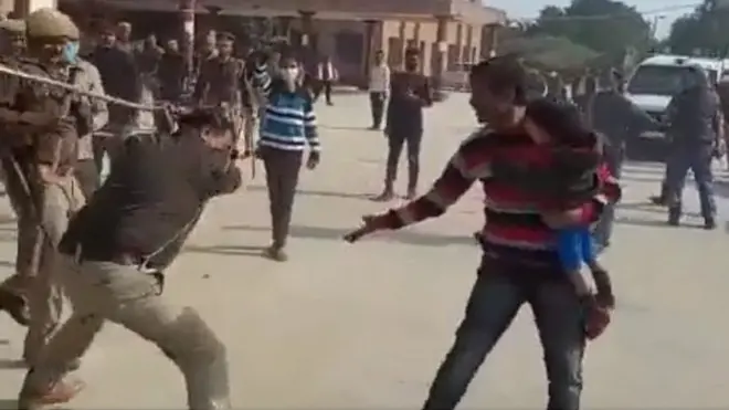 सोशल मीडिया पर वायरल वीडियो