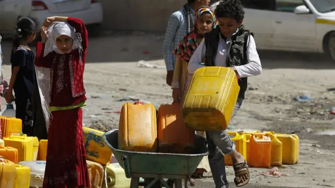 المياه الملوثة من أسباب انتشار مرض الكوليرا في اليمن