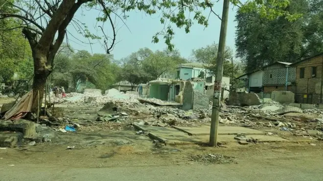 ဖျက်ပေးခဲ့ရတဲ့ မြစ်ငယ် မီးရထားဝင်းအတွင်းက အဆောက်အဦးနေရာ