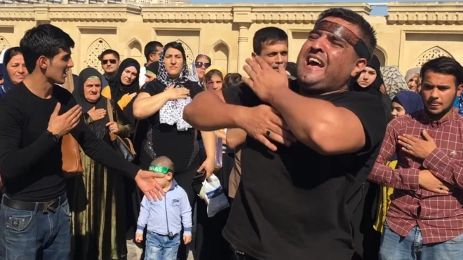 Bakıda Aşura mərasimində hər yaşdan insan görmək olar