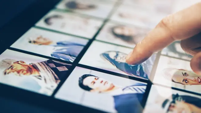 La red social tiene almacenada una base de datos de rostros de sus usuarios.