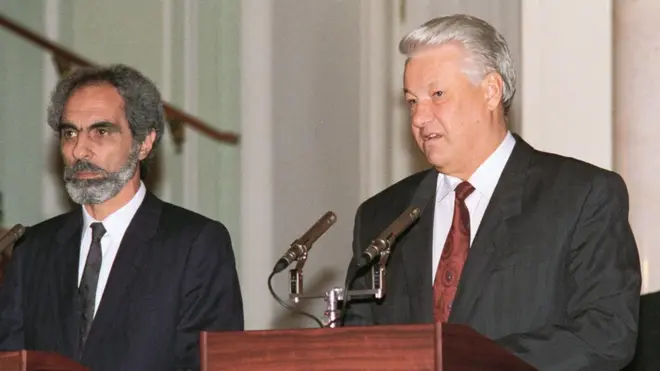 Keçmiş Azərbaycan prezidenti Əbülfəz Elçibəyin hökumətilə Rusiya arasında əlaqələr çətin idi