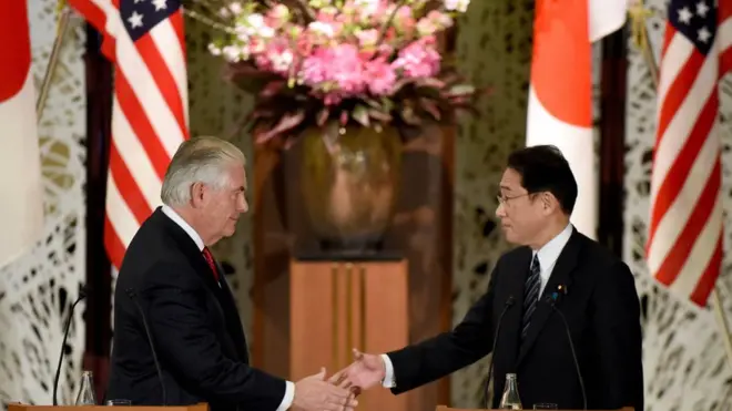 美国国务卿蒂勒森和日本外相岸田文雄周四出席联合记者会。蒂勒森明天将前往首尔和北京。