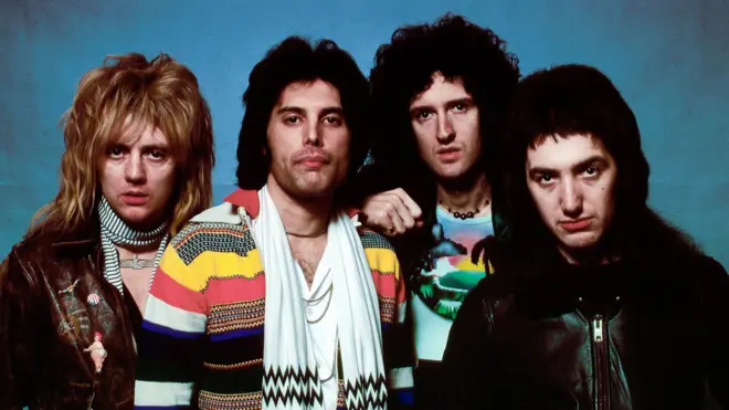 Roger Taylor, Freddie Mercury, Brian May, dan John Deason
