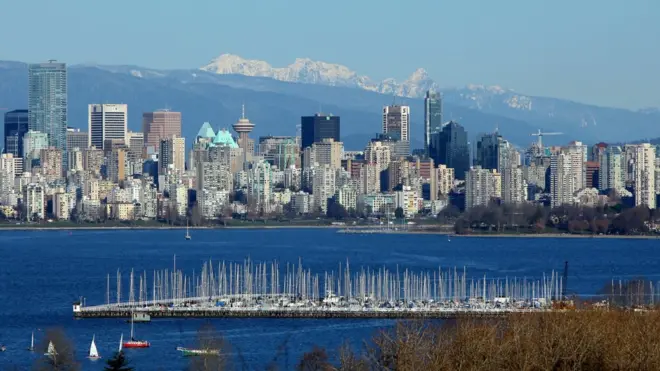 El delito de fraude por la práctica engañosa de las "artes oscuras" está contemplado en la Sección 365 del Código Penal de Canadá.