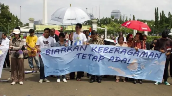 Para jemaat Gereja Yasmin Bogor saat menggelar unjuk rasa pada Maret 2012 lalu, dan masalahnya belum selesai hingga kini.
