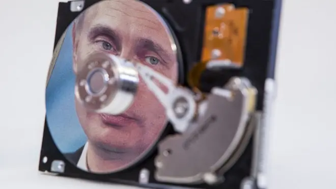 Dicen que también favoreció a Putin en las elecciones...