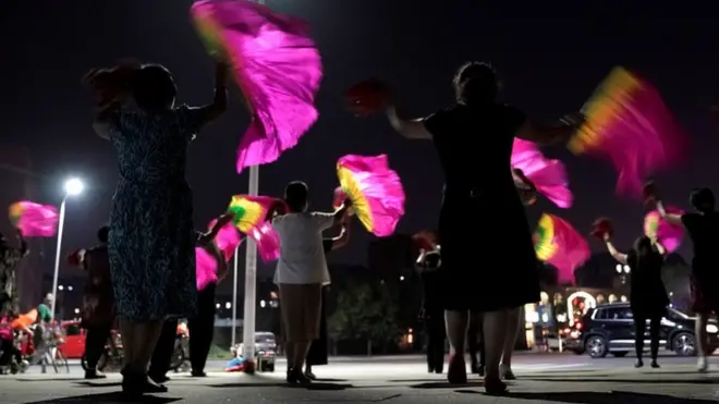 中国许多地方政府近年尝试规范广场舞，但无助减少因广场舞而引起的冲突