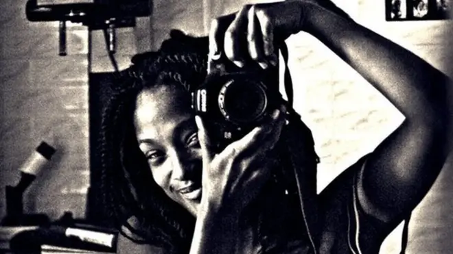 Laeila Adjovi la photographe franco-béninoise.