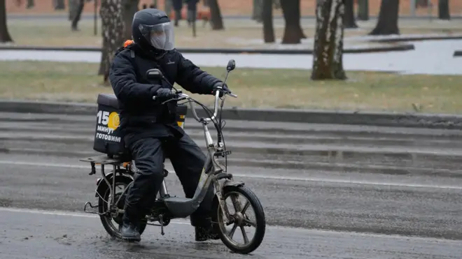 курьер «Кухни на районе»