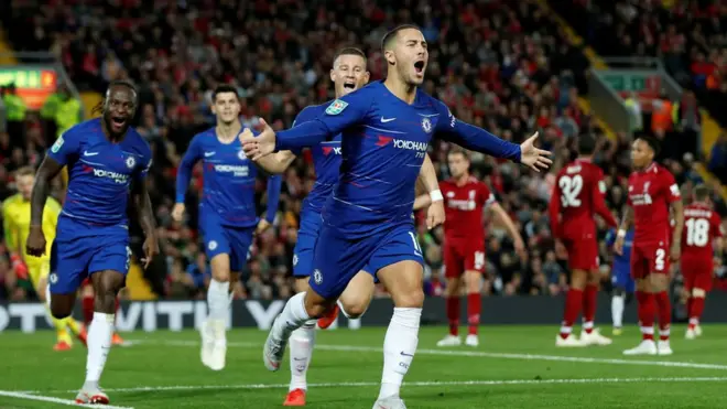 هازارد يحتفل بهدفه في ليفربول