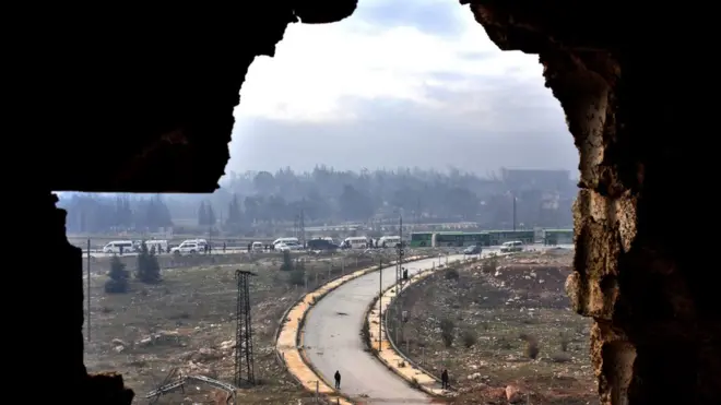 Syrian forces stand guard near evacuation (16 Dec)