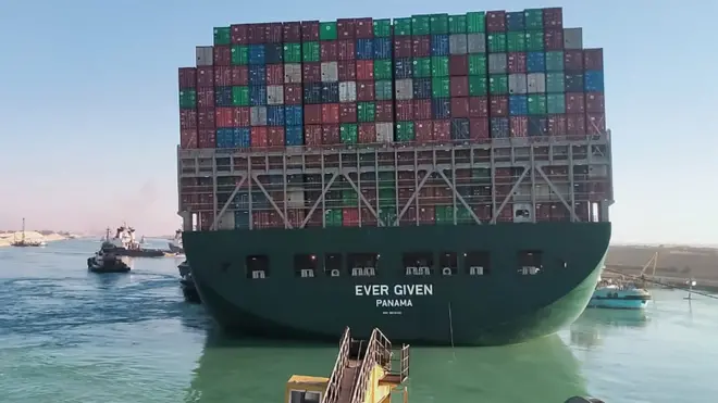 سفينة "إيفر غيفن" محتجزة في منطقة البحيرات المرة بمجرى القناة