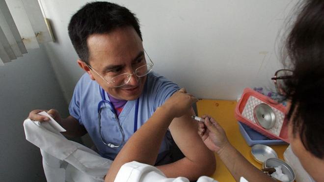 Existe la preocupación de que la vacuna contra el covid-19 tarde mucho en llegar a los países más pobres.