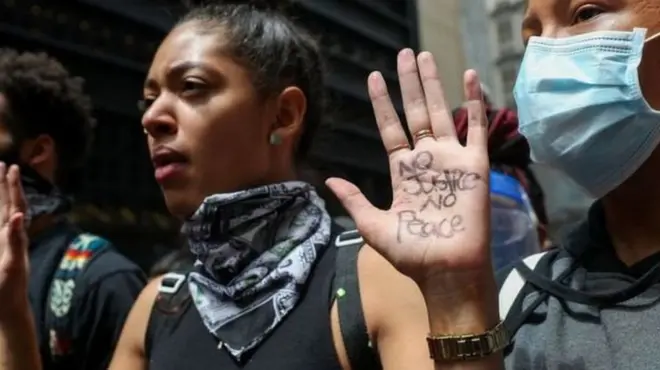 جارج فلوئیڈ کی موت پر پورے ملک میں ہنگامے ہوئے ہیں