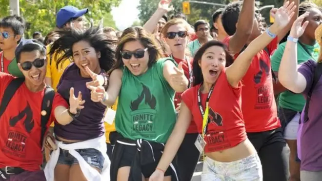 اوسطً کینیڈا میں باہر سے آنے والے طالبعلموں کو وہاں کے مکینوں کی نسبت چار گنا زیادہ فیس ادا کرنی پڑتی ہے