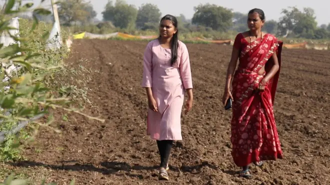 प्राची काकडे आणि पुष्पा काकडे